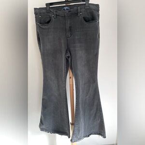 Reverie High Rise Raw Hem Flair Bottom Faded Black Women’s Size 16W Jeans
